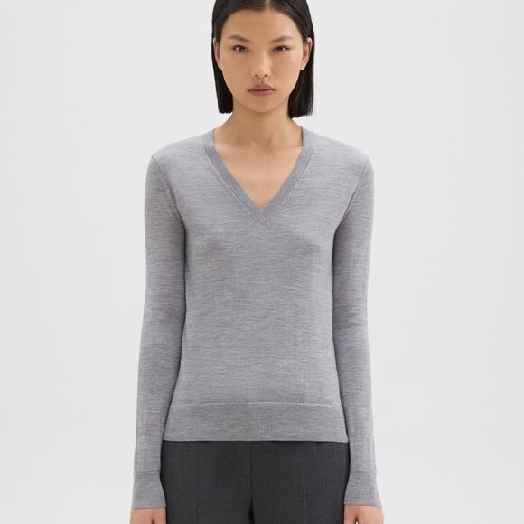 Theory Sweaters - NWT Theory V-Neck Sweater in Merino Wool Small